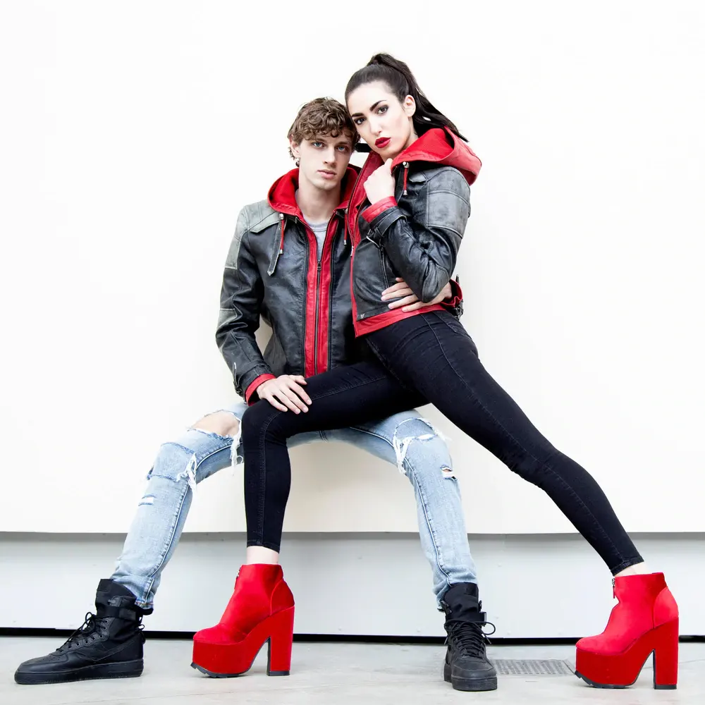 about_us_couple_1000x